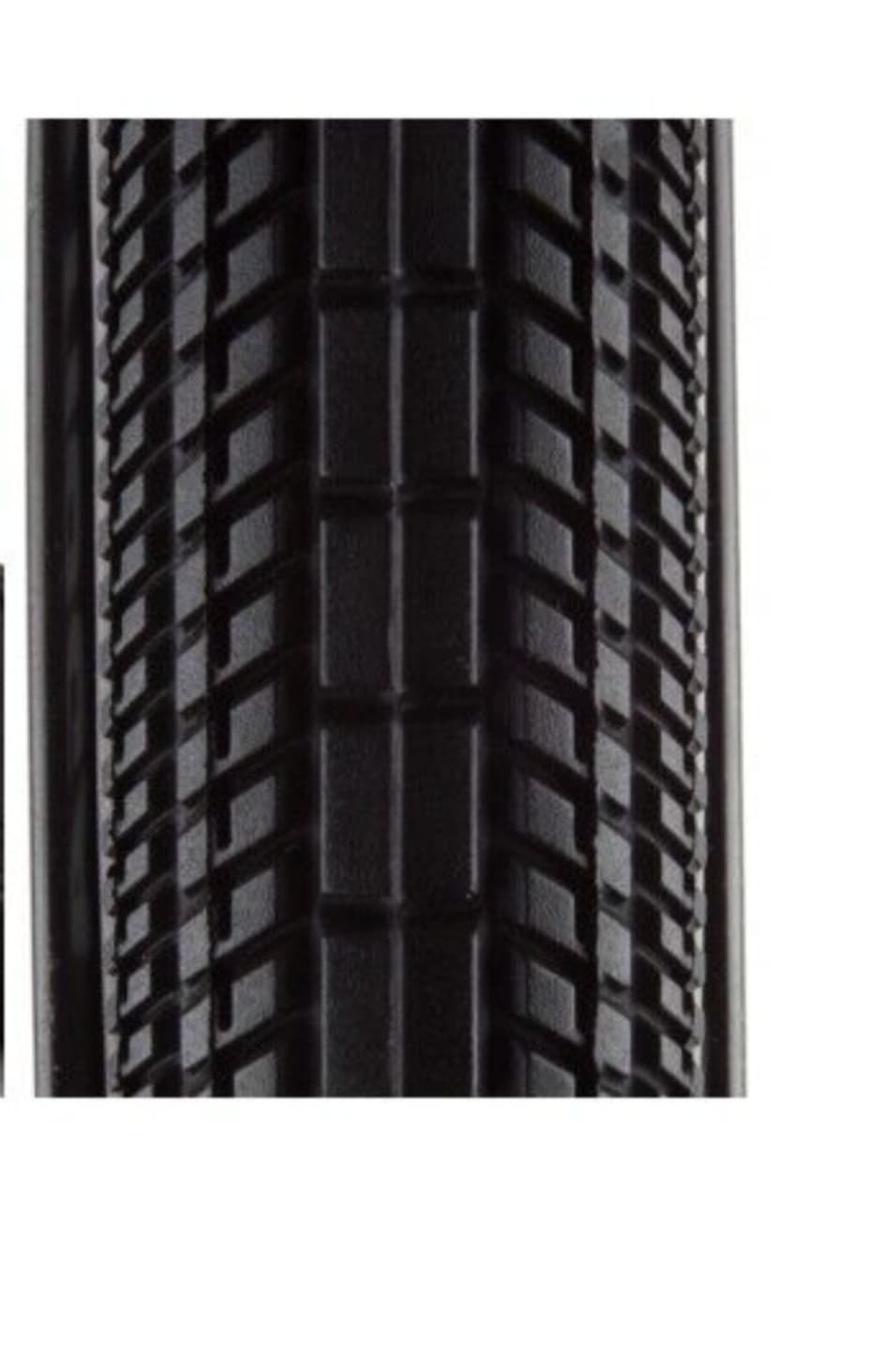 El neumático TIOGA PowerBlock está diseñado para la competencia de carreras BMX de alto nivel en terrenos rápidos con terreno compacto, preferiblemente en la parte trasera. Fabricada con un compuesto suave de UTC, presenta una banda de rodadura central con bloques lisos de tamaño preciso para equilibrar la tracción con una baja resistencia a la rodadura. En cada lado, tiene crampones con muescas y textura para mejorar el agarre en superficies resbaladizas. Finalmente, un patrón de textura especialmente dise
