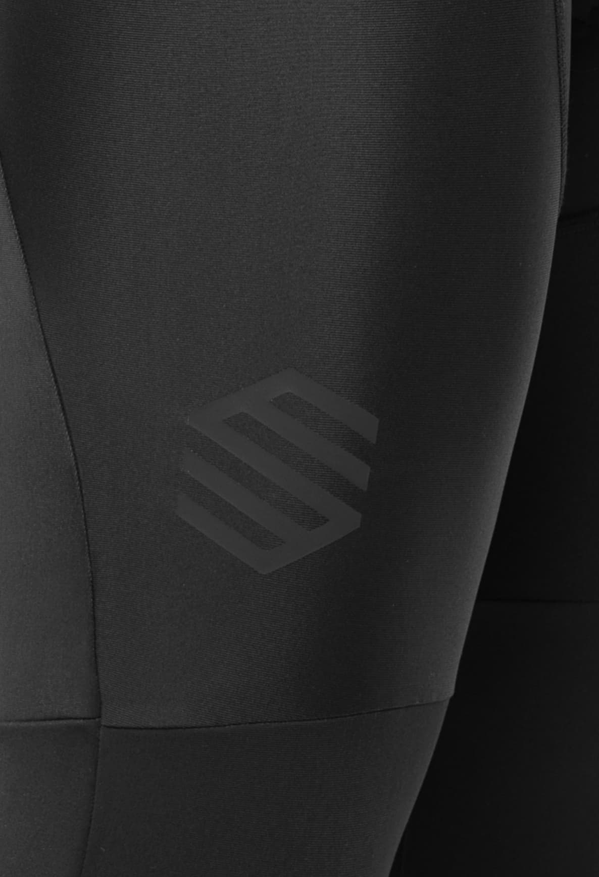 Equípate a la altura de los retos más ambiciosos. El nuevo SRX PRO Supreme es un culote largo capaz de ofrecer las mejores prestaciones en salidas de nivel profesional