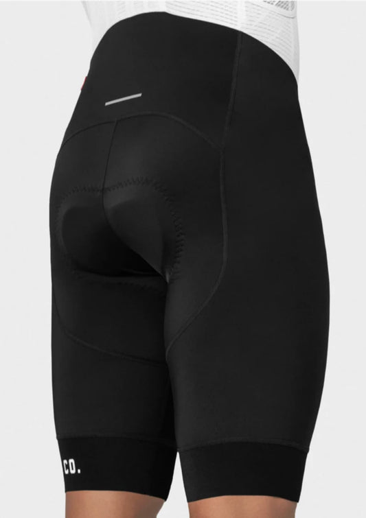 El corte multipanel y su tejido de alta compresión consiguen un ajuste perfecto para evitar posibles roces