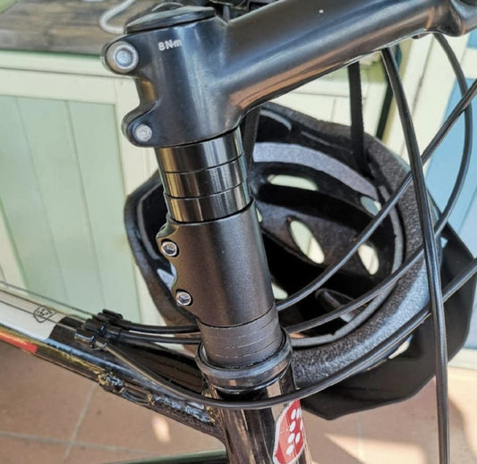 Detalles del Elevador de Potencia de Manillar XLC A-Head UP 99 ST-L01. Hecho de aluminio 6061, forjado en frío."