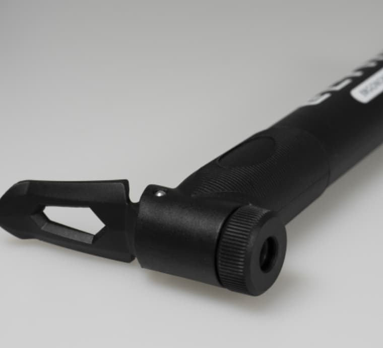 Hinchador ELTIN Mini Ergonómico Válvula Reversible Negro