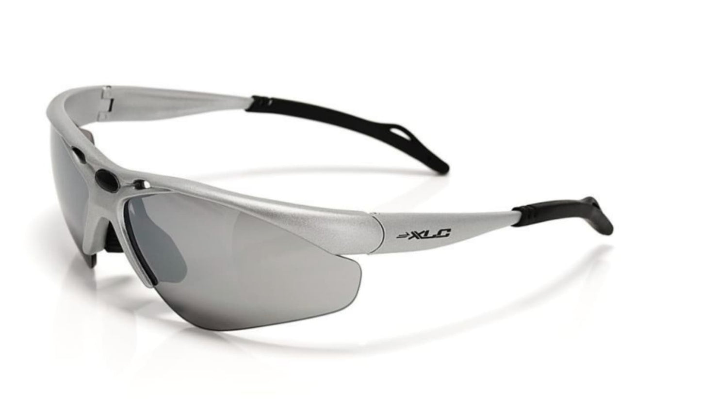 Las gafas XLC Tahiti están diseñadas principalmente para actividades al aire libre, como el ciclismo, y ofrecen una combinación de protección y confort. Cuenta con dos pares de lentes de recambio: claras y amarillas