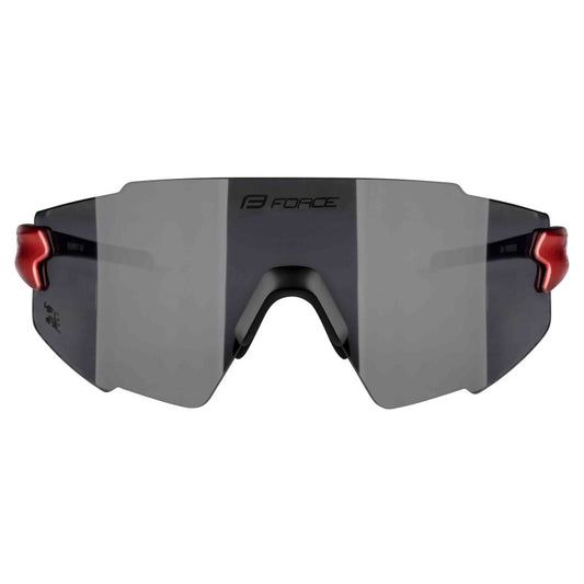 Las gafas ofrecen una excelente protección contra los rayos UVA y UVB, lo que es esencial para proteger los ojos de los daños causados por la exposición al sol durante largas horas, especialmente al practicar deportes en exteriores.