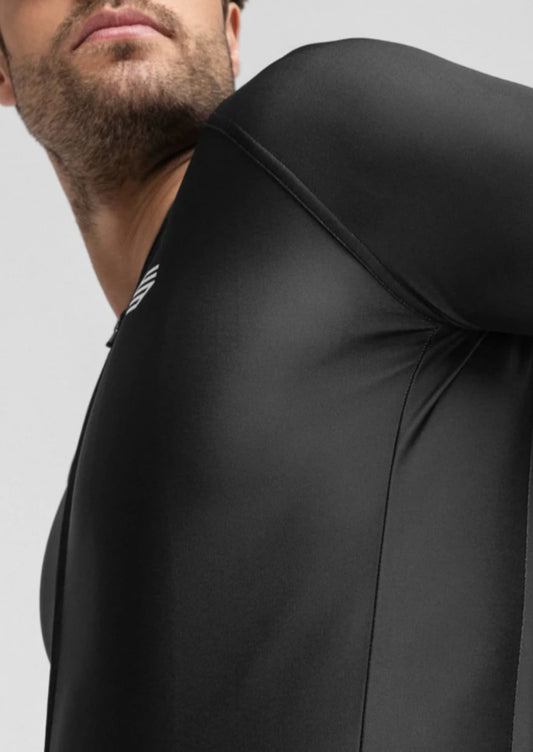 El nuevo Siroko M2 Slate cuenta con tecnología Breathlock+ y una transpiración óptima gracias a la incorporación de nuevos tejidos de última generación que combinan poliéster y elastano.