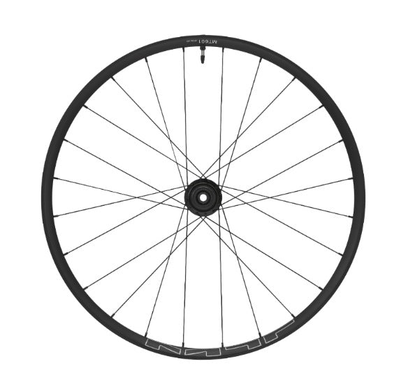 Rueda tubeless de calidad SHIMANO
Diámetro de ranuras más pequeño que el plato grande de 10D
Diámetro de llanta: 27,5”
Ancho de llanta: 28,8 mm (25C)
Material de llanta: aluminio
O.L.D.: 142 mm
24 radios J-bend de doble unión a tope