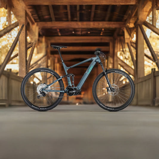 Bicicleta de aluminio de asistencia eléctrica al pedaleo con batería Shimano BT-E8035 504Wh y motor Shimano DU-E7000 de 60Nm.
