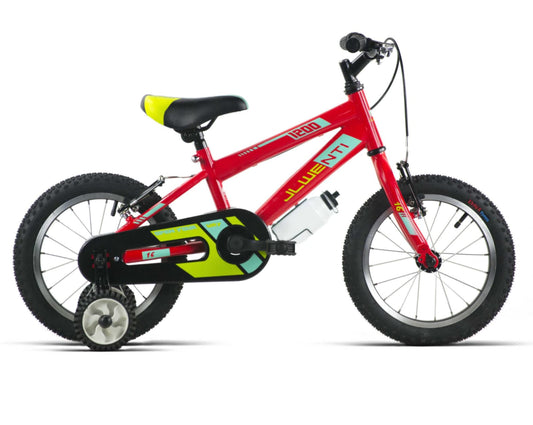 En cuanto a transmisión viene equipada con un plato de 30 dientes y en una transmisión single speed, con un solo piñón, la cual se desenvuelve sin problemas por los diferentes terrenos en los que se vaya a usar y con unas ruedas de 16” la convierte en una bicicleta muy juguetona con la que salir a divertitrse, incluye un protector de cadena con el que nuestros hijos no podrán meter la mano en la cadena evitando accidentes, evitara que se manchen de grasa el pantalón y reducirá en gran medida las salidas de 