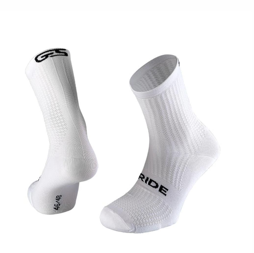 Los calcetines están hechos de un tejido transpirable, ligero y de alta absorción. Diseñados para el clima de verano, brindan una comodidad y durabilidad óptimas en las condiciones de mayor rendimiento.