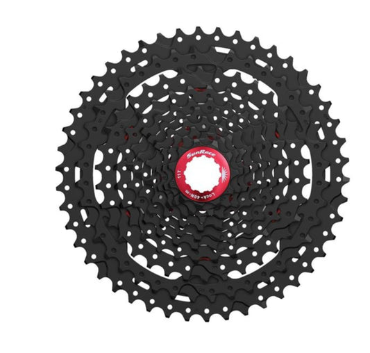 Cassette de 10 velocidades para uso con plato único en MTB. Disponible en desarrollos de 11-40, 11-42 y 11-46 dientes. Muy ligero gracias a su fabricación en aluminio, con la corona grande de aleación 7075.