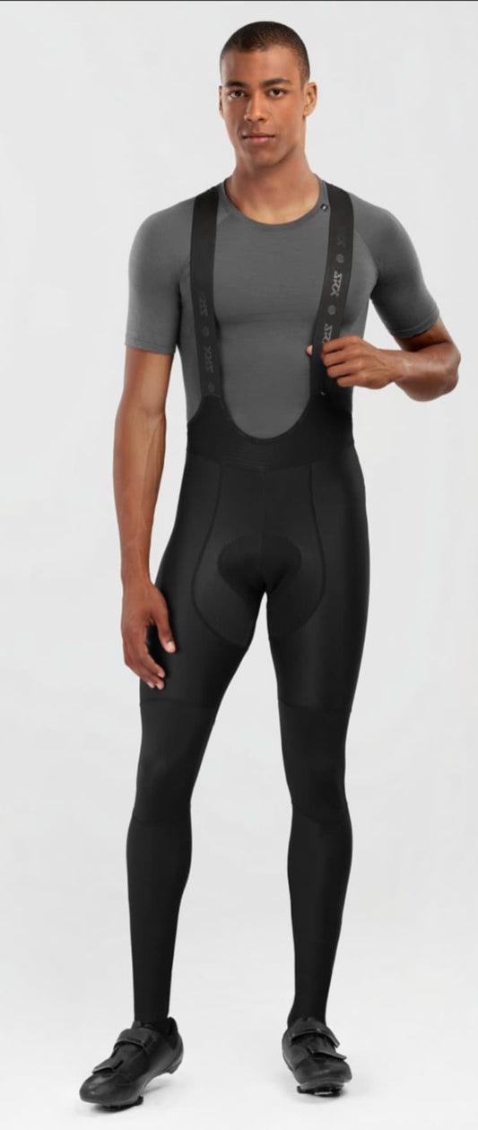 ncorpora la nueva badana Strato++ con tecnología Elastic Interface®, fabricada con tejido bacteriostático Eco X-Fifty y doble densidad. Esta cuidada elección de materiales de alta gama facilita la perfecta adaptación a la anatomía de los mejores ciclistas.