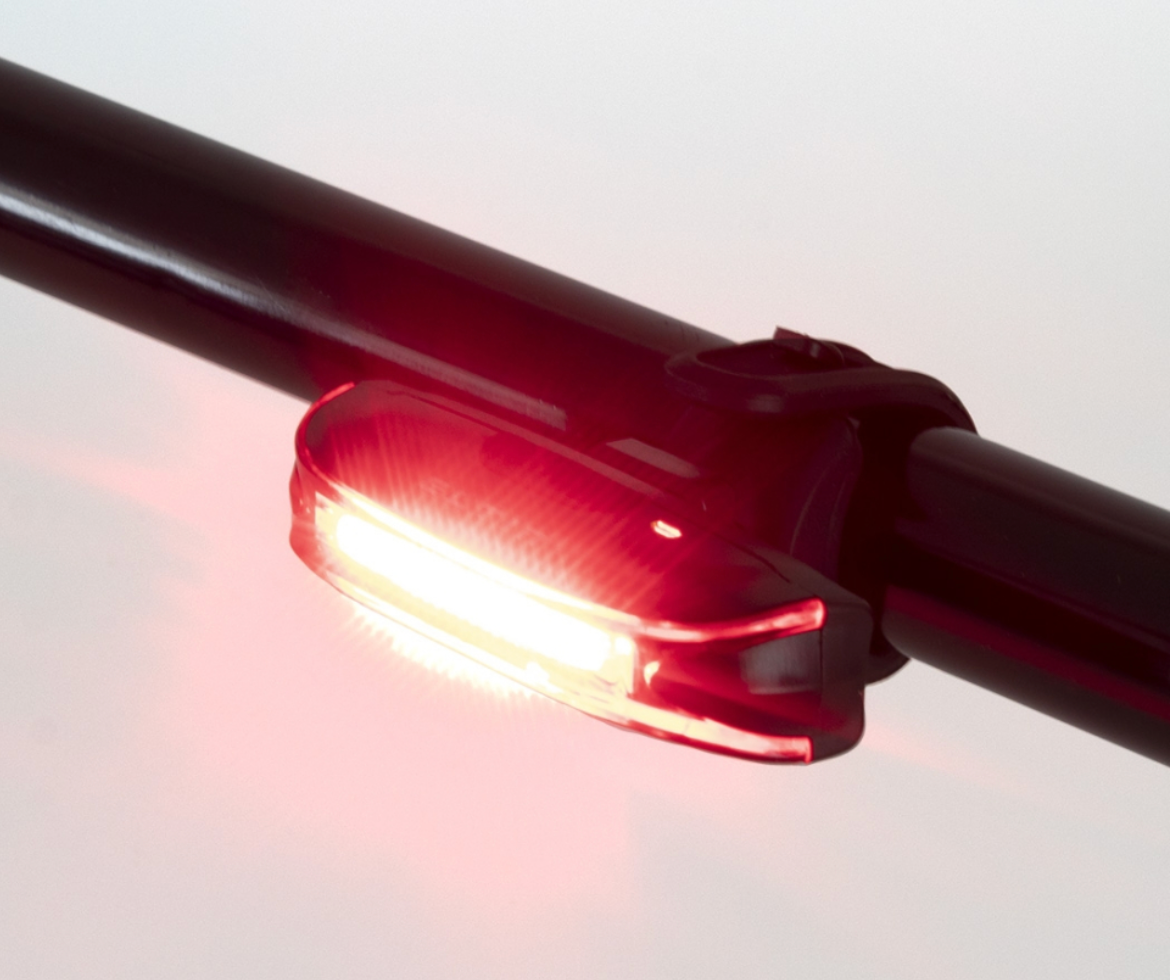 LUZ TRASERA ELTIN FOCUS 65 LUMENES