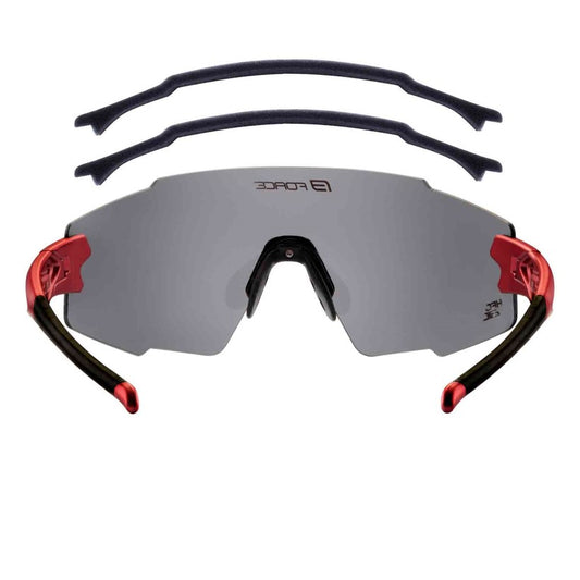Lentes intercambiables:
Las gafas Mantra vienen con lentes intercambiables, lo que permite adaptarse a diferentes condiciones de luz. Esto es muy útil para quienes practican deportes al aire libre, como el ciclismo, ya que pueden cambiar los lentes según la intensidad del sol o las condiciones meteorológicas.