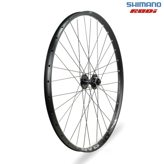 Esta rueda está orientada a bicicletas de montaña (MTB) o trekking de uso general, posiblemente de gama media o de entrada. Es adecuada para:
XC (Cross Country) ligero
Paseos recreativos en montaña
Uso urbano o cicloturismo con frenos de disco mecánicos o hidráulicos
