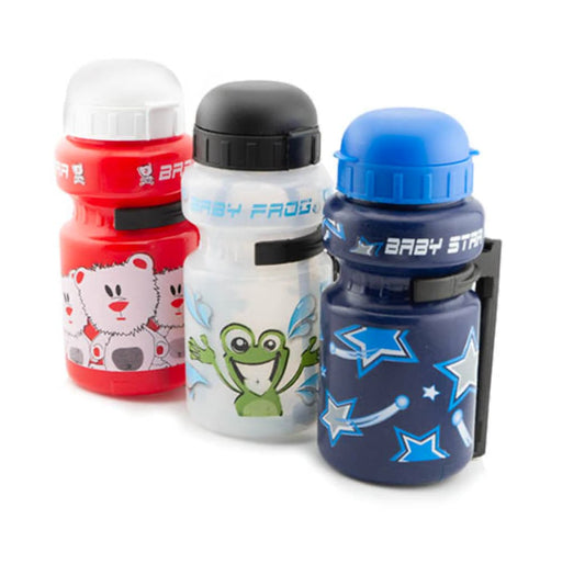 El bidón infantil está fabricado con materiales libres de BPA, ligeros y duraderos, perfectos para manos pequeñas. Su boquilla suave y de fácil apertura evita derrames y permite beber sin esfuerzo. Disponible en colores y diseños divertidos que encantan a los niños.