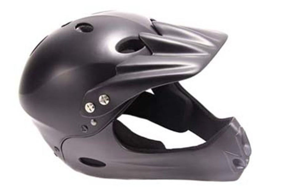 La comodidad es primordial durante los descensos largos, y el M-WAVE All In 1 la ofrece. El casco cuenta con orificios de ventilación estratégicamente colocados que canalizan el aire fresco a través del casco, evitando el sobrecalentamiento y manteniéndote cómodo incluso en los días más calurosos. Estas ventilaciones están cuidadosamente colocadas para maximizar el flujo de aire sin comprometer la integridad estructural del casco. El acolchado interior es suave y absorbe la humedad, proporcionando un ajuste