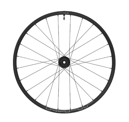Rueda tubeless de calidad SHIMANO
Diámetro de ranuras más pequeño que el plato grande de 10D
Diámetro de llanta: 27,5”
Ancho de llanta: 28,8 mm (25C)
Material de llanta: aluminio
O.L.D.: 142 mm
24 radios J-bend de doble unión a tope